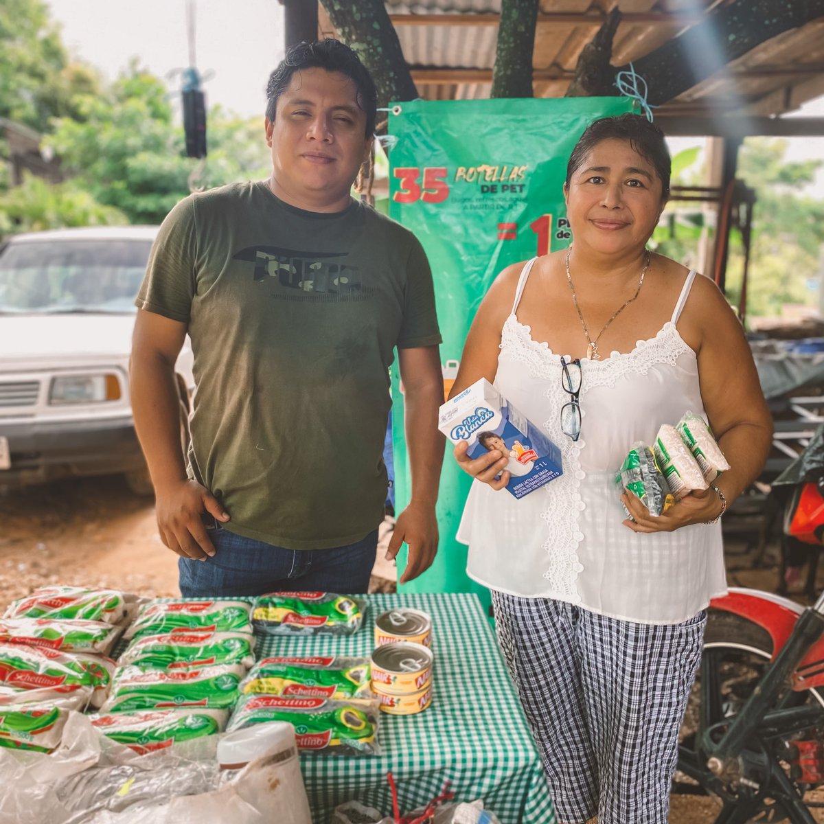 IlseMNolasco's tweet photo. Regresamos como todos los viernes a las rutas del #plastitianguis.
 En esta ocasión tocó visitar las colonias:

📍Sureste 1era Etapa 
📍Col. El trópico y 
📍 San Antonio El Encinal 

Recolectando más de 50kg de PET.

¡Comunidades nos vemos la próxima semana 🙋🏻‍♀️! https://t.co/s3BNwP1qMy