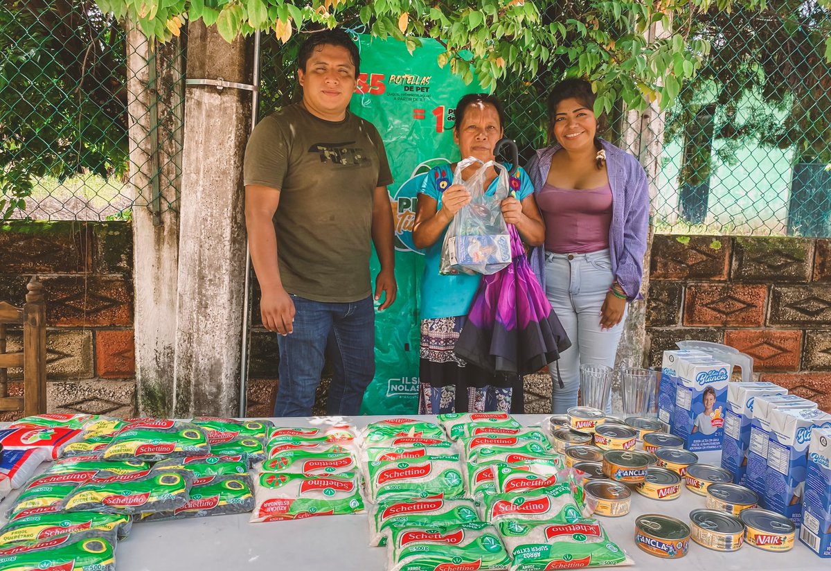 IlseMNolasco's tweet photo. Regresamos como todos los viernes a las rutas del #plastitianguis.
 En esta ocasión tocó visitar las colonias:

📍Sureste 1era Etapa 
📍Col. El trópico y 
📍 San Antonio El Encinal 

Recolectando más de 50kg de PET.

¡Comunidades nos vemos la próxima semana 🙋🏻‍♀️! https://t.co/s3BNwP1qMy