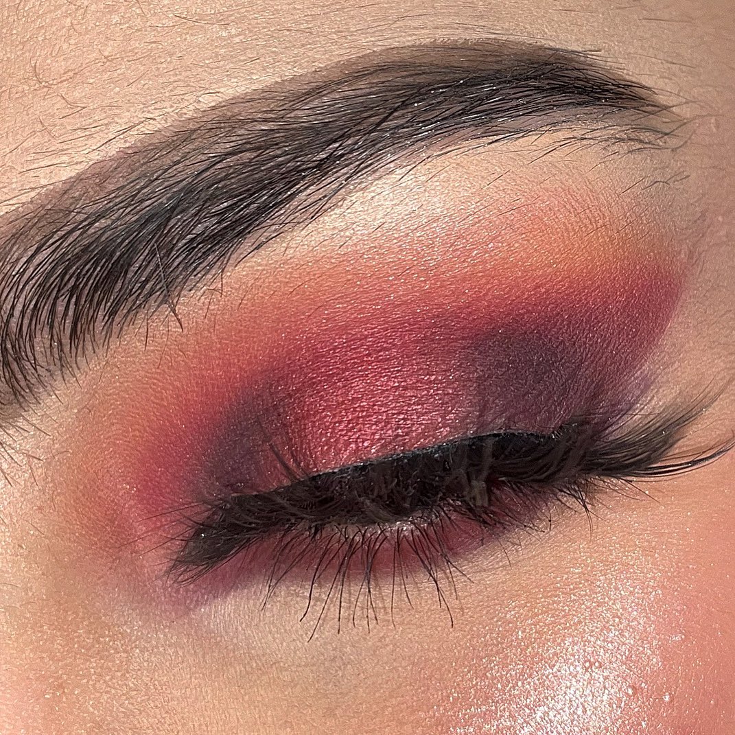 bymooniii's tweet photo. 🔥💞
Gimme brows @BenefitBeauty 
Dip brow pomade @ABHcosmetics 
Canvas base @GerardCosmetics 
Palette ultimate @NYXCosmetics  
Foundation born this way @TooFaced 
Concealer @lagirlusa 
Lose powder @LauraMercier 
Blush palette @MorpheBrushes 
Highlighter @OFRACosmetics https://t.co/Eoc2zSJiIn