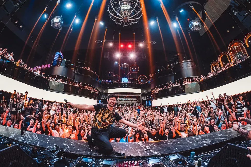 KSHMRmusic's tweet photo. THANK YOU SINGAPORE 🔥 
Felt so good to be back ❤️ 

📷: @Fevarent at #MarqueeSingapore

#KSHMRFamily https://t.co/Jes0chK6oD