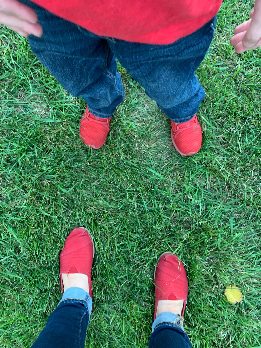 Today is #FASDAwarenessDay!! Thank you to @CalgaryFASD for hosting such a fantastic event and for members of the @Enhance_Lab_UC for joining to help raise awareness! #redshoesrock