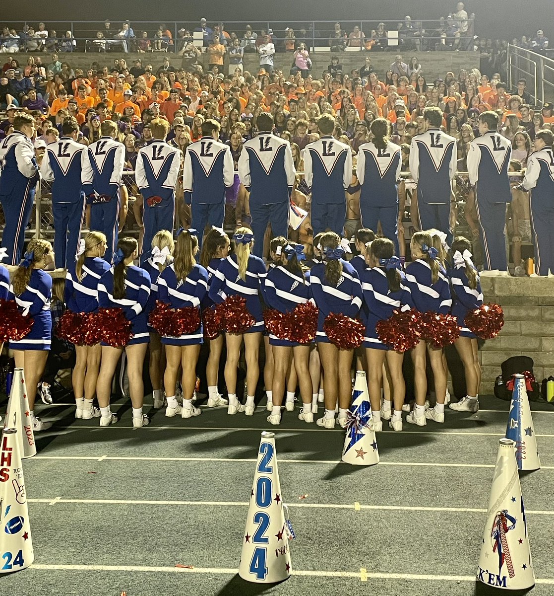 leemunoz1313's tweet photo. THIS ⬇️⬇️⬇️ #greatatlake ⚡️💙⚡️ https://t.co/iVWpBH5FvK