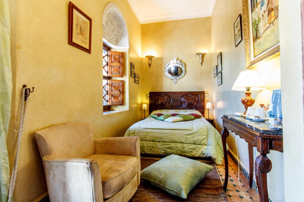 Tadelakt2's tweet photo. #tadelakt #giallo qui scelto per #arredare e #decorare le pareti della #cameradaletto e della #zonanotte - #calce #lime #chaux #badroom #solare #originale https://t.co/UM1s4mSdky