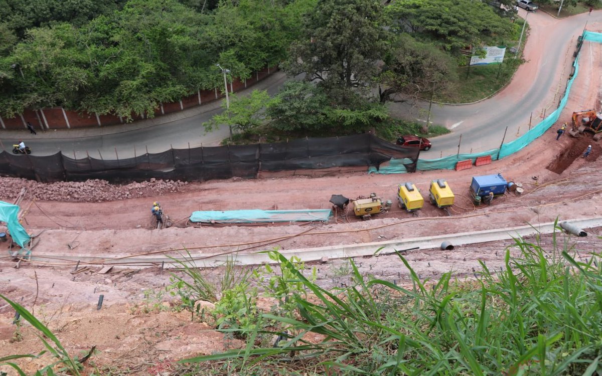 kesedice's tweet photo. En la recta final se encuentra la obra de mitigación de la #Cdmb que busca proteger la vida de más de tres mil habitantes en los barrios #Villabel y #AltosDeVillabel en #Floridablanca.
Detalles en: https://t.co/mO3fLEz6I2
#KéSeDice #Noticias #Local https://t.co/c1FdQRRZDG