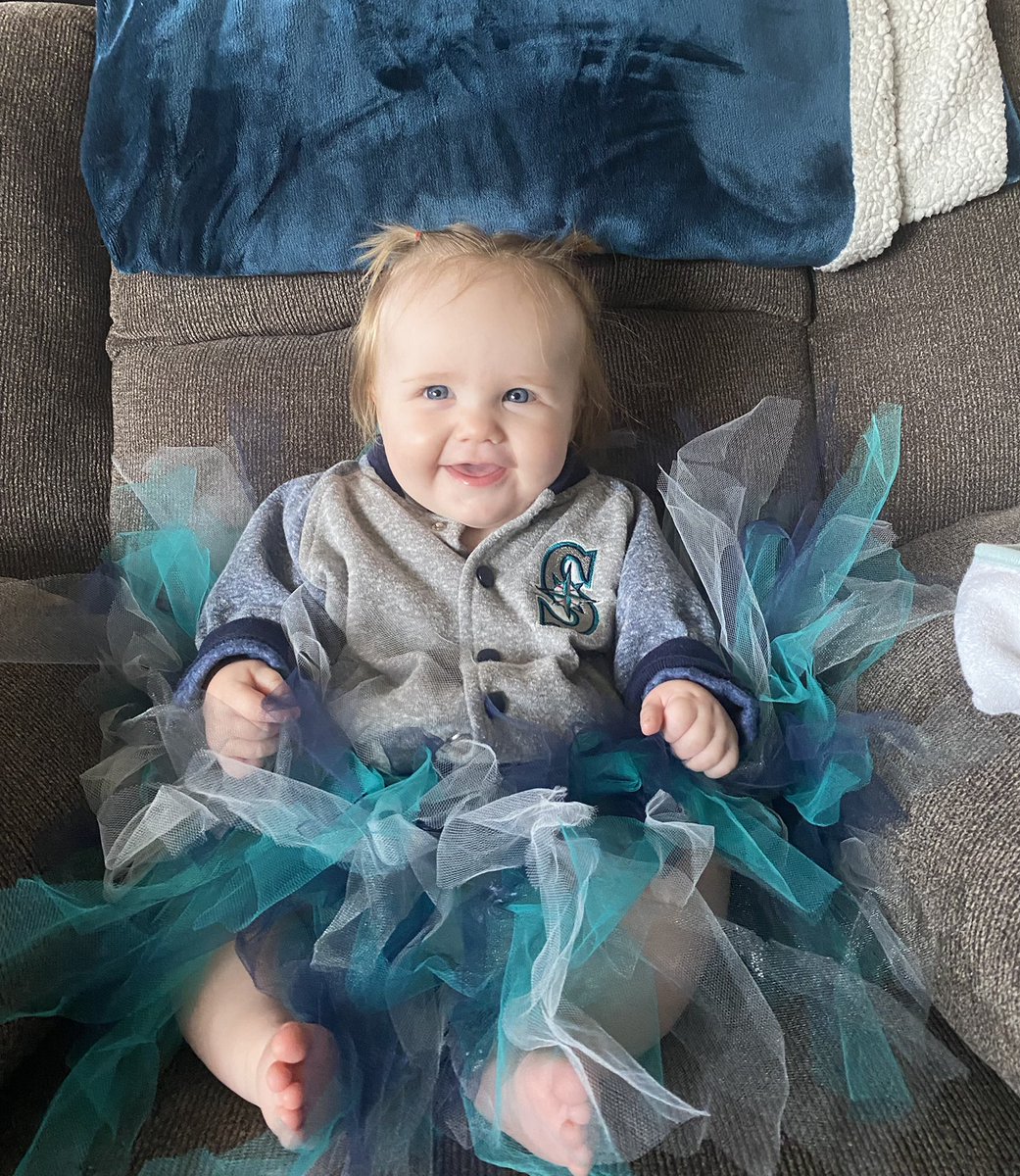 cams43's tweet photo. Ready to head to the @Mariners game tonight against the @Braves #GoMs #Seausrise #whereIRoot https://t.co/tfMBknYssz
