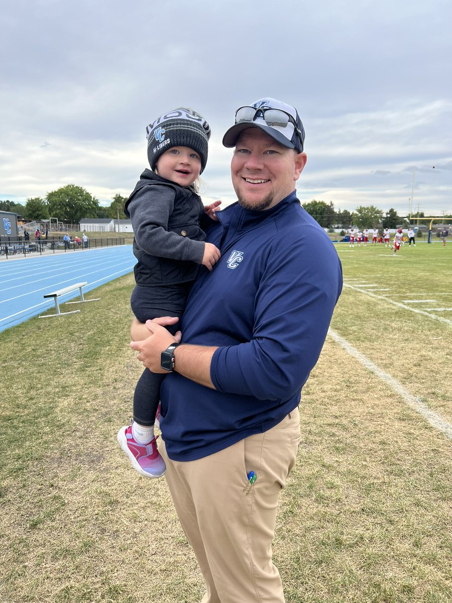 COACHSmitty53's tweet photo. What a TEAM WIN! Proud of these kids and there mentality and execution.
What a great night to be a Hi-Liner!
Valley City 53 Devils Lake 7
#RollTrain #HiLiners #WingTfb https://t.co/5dDhXKzc9w