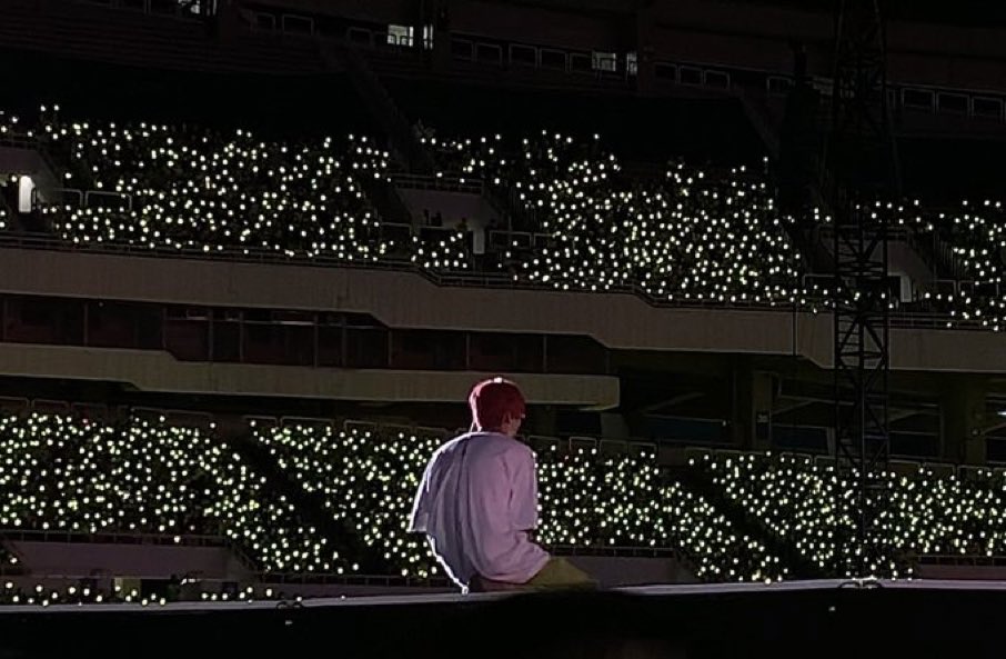 haecful's tweet photo. the stage is yours, haechan💚 https://t.co/FBc3WymlgQ