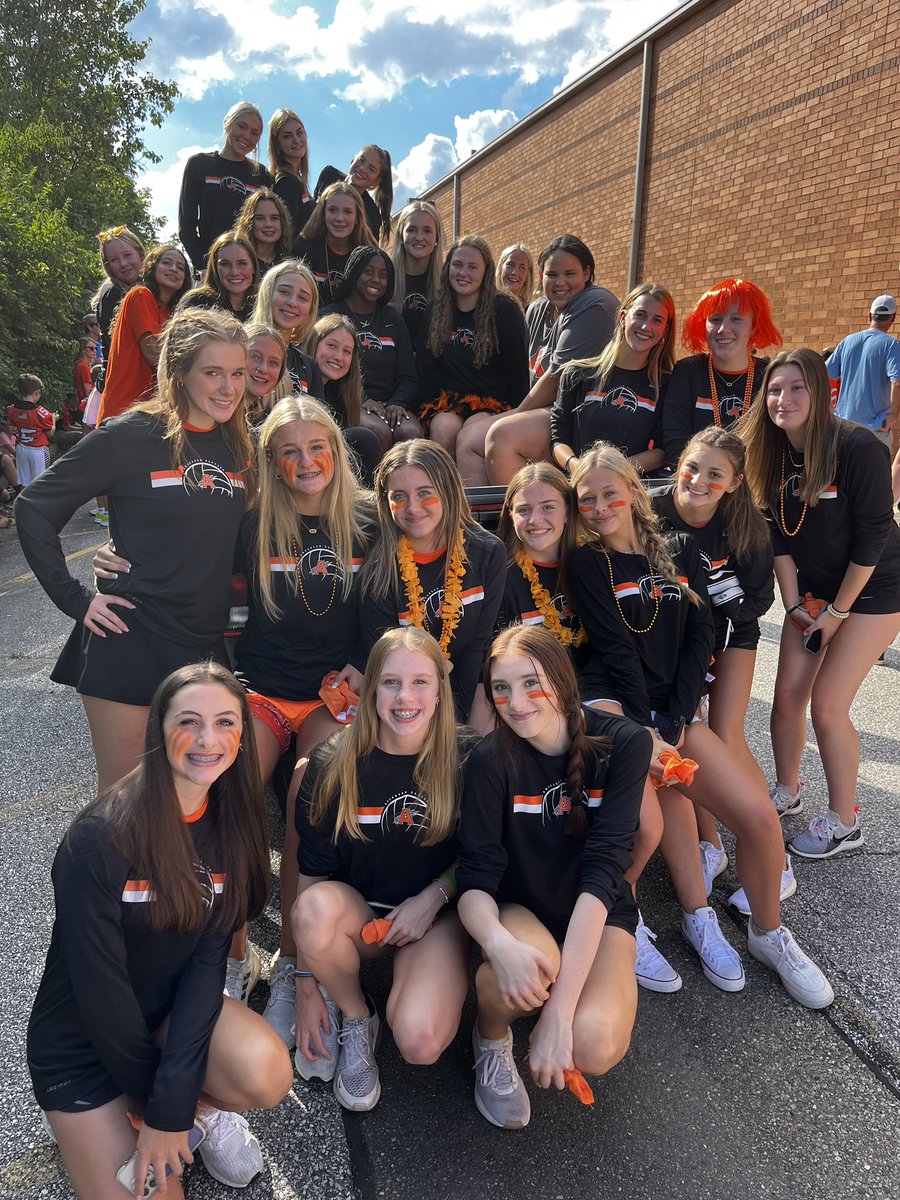HOMECOMING PARADE!!🧡🖤