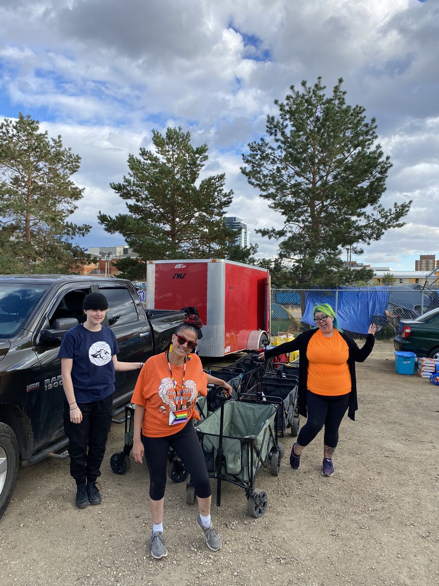 Satans666Finest's tweet photo. To think, it all started with a borrowed wagon and some water..

@ww_yeg 🚙💧🧍🏾‍♀️
#AboveYourService
#StreetOutreach #FeedingTheUnhoused #FindingVeterans https://t.co/pJ7JoeqOtX