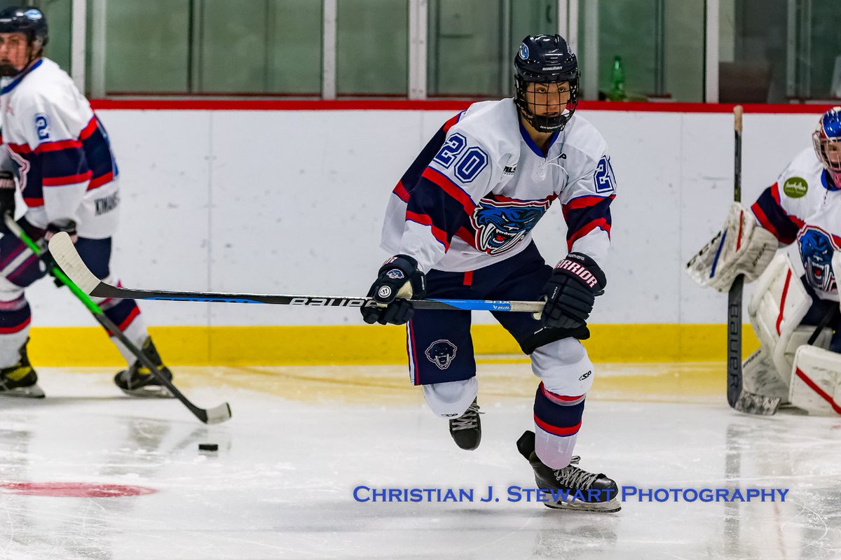 ppanthersvijhl's tweet photo. It's nearly GO TIME!  The @ppanthersvijhl start the defence of their 2021-2022 @vijhlofficial title tonight against the @WestshoreWolves. Puck drop in minutes, at 7:30 PM at @Panorama_Rec #YYJHockey #VIJHL #YYJ https://t.co/2c14vTrwtl