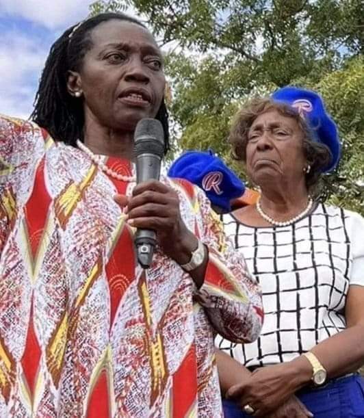 WHO ARE THEY?????
A) QUEENS OF KENYA
B) Queens of  KENYATTA
Tweet for A and like for B...........