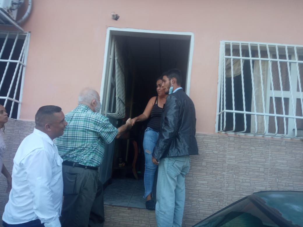 leandroreyes1's tweet photo. #9Septiembre | día de juramentacion de comité locales en el municipio Los Guayos, y recorrimos junto al CEM y la directiva del CES dirigida por Celio Cellis @EnPieDeLuchAD  el sector 3 de las Agüitas.

Seguimos construyendo y fortaleciendo a Acción Democrática en el Estado https://t.co/nqdMmr6izS