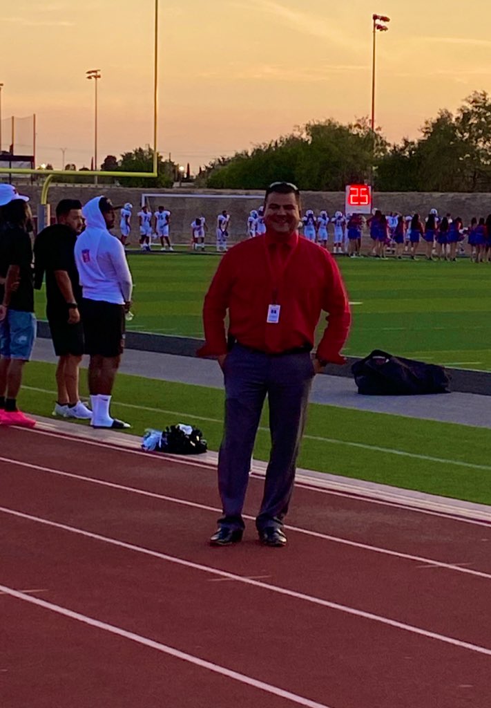 catherinedoc12's tweet photo. Welcome home Hanks alumni! It’s homecoming at the kingdom! Great to see a nice crowd supporting our knights. #Kingdom #CharlieClark #LeadershipMatters #NeedShirt @RCadena2001LTD @YISDAthletics1 @YsletaISD https://t.co/3VKaSWmbtB