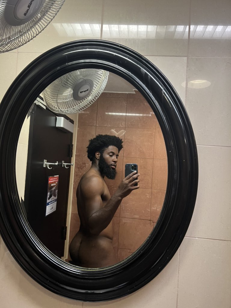 Coyoterich's tweet photo. About to get all of Friday off of me 🚿🧼 https://t.co/khgkRGl9Bm
