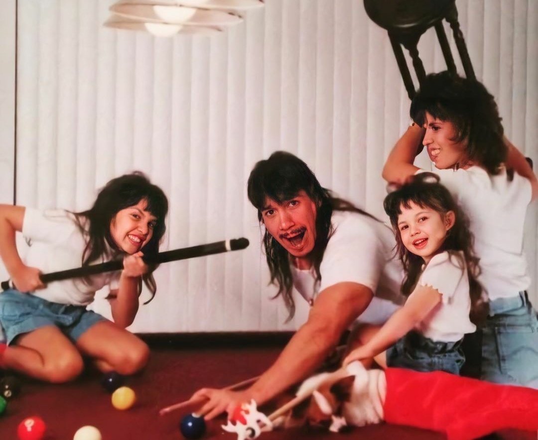 90s WWE on Twitter "Eddie Guerrero and his family 🙏🏼"
