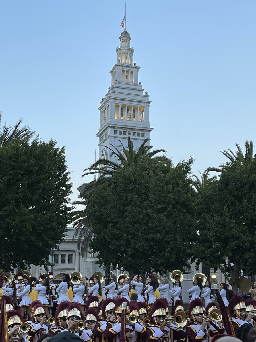 robziltzerMD's tweet photo. #USC rally in #SanFrancisco #spiritoftroy . Beat #thefarm. https://t.co/EtBEBdHp0k