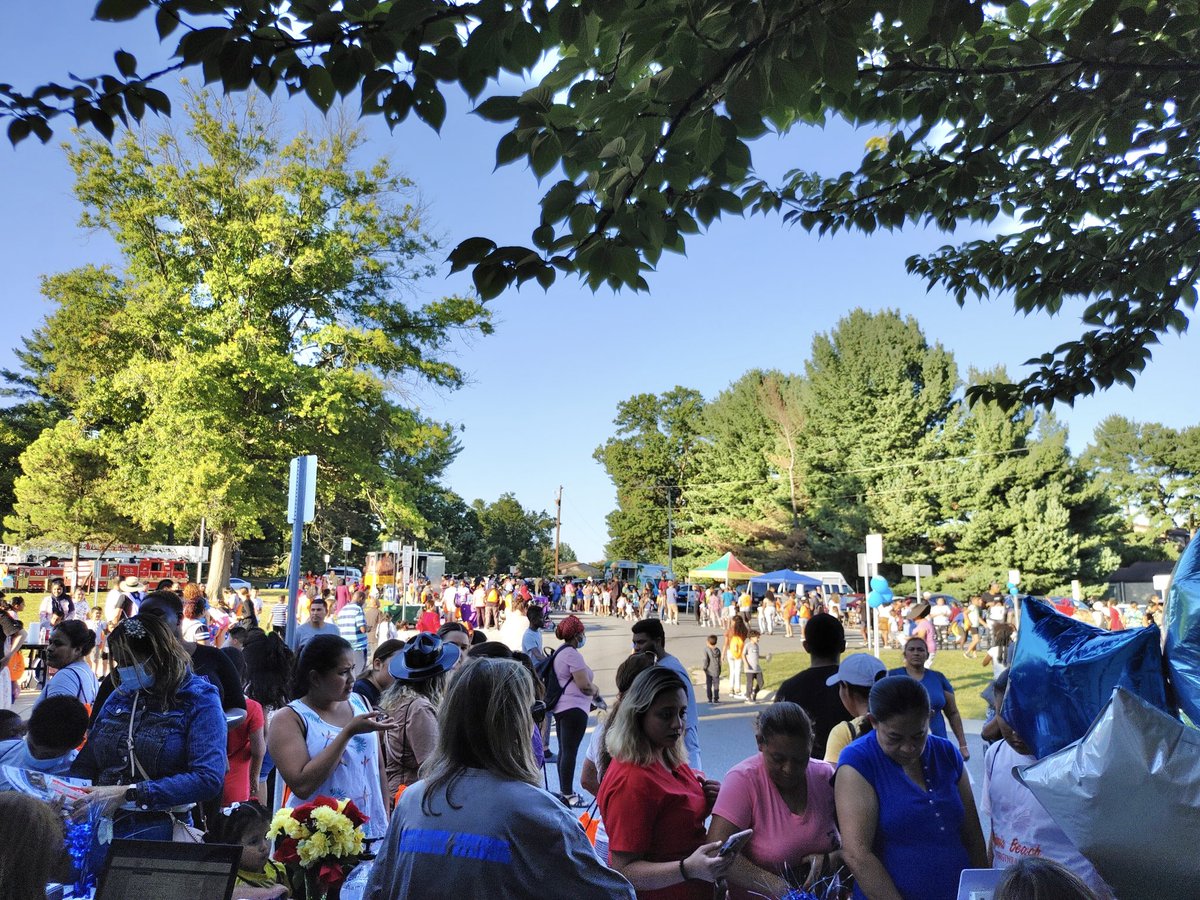 WMESCommunity's tweet photo. What an amazing night for the Watkins Mill Elementary School Community! Thank you to all of our students, families, community partners, and staff for coming together once again!#WMESBetterTogether @WatkinsMillES @MCPSCommunitySc @MCPS @CommSchools https://t.co/yKJgdSx8Vw