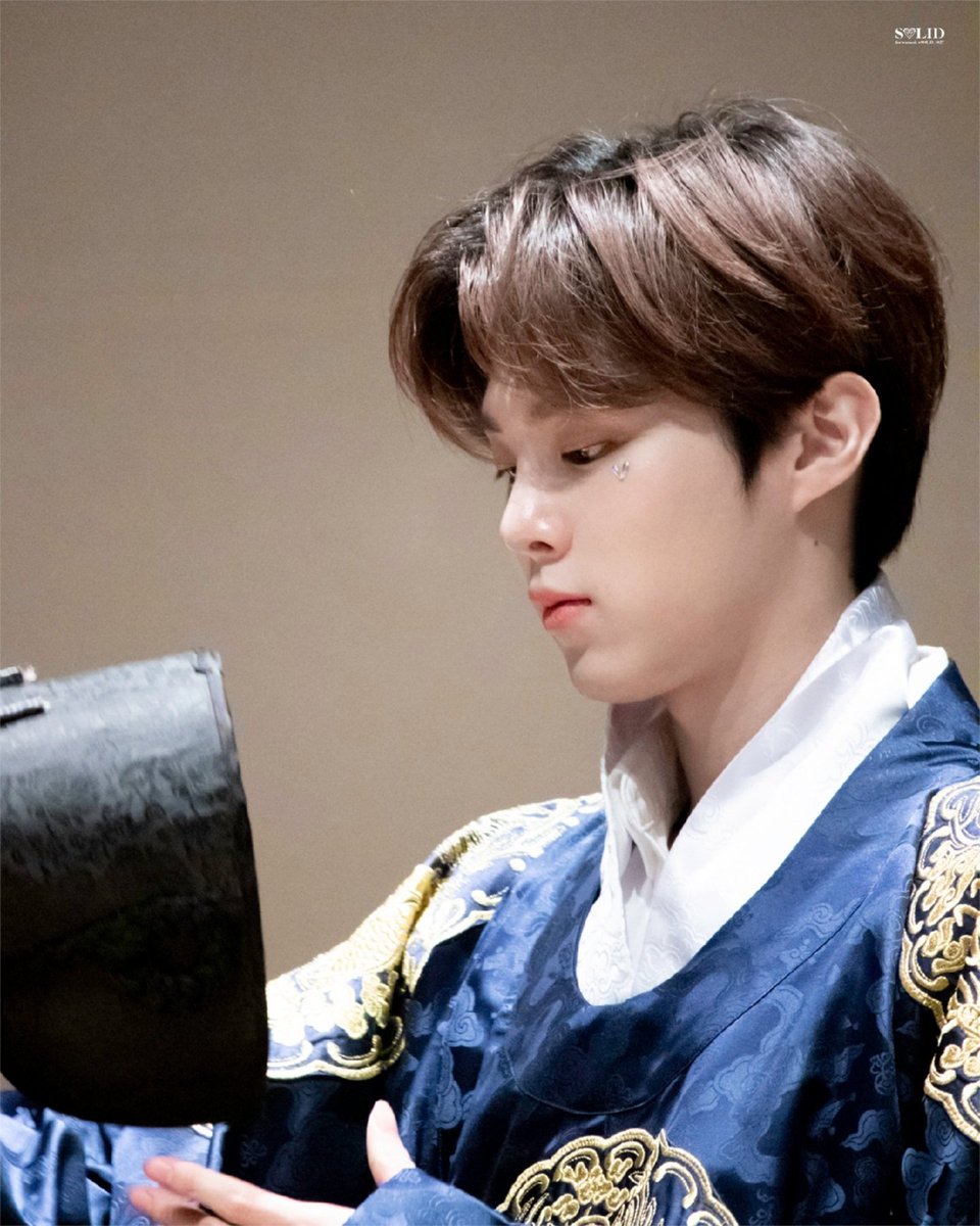SOLID_1027's tweet photo. 우석아 가족들이랑 즐거운 추석 보내💙

#김우석 #KIMWOOSEOK https://t.co/ZVdAfUNKZ9
