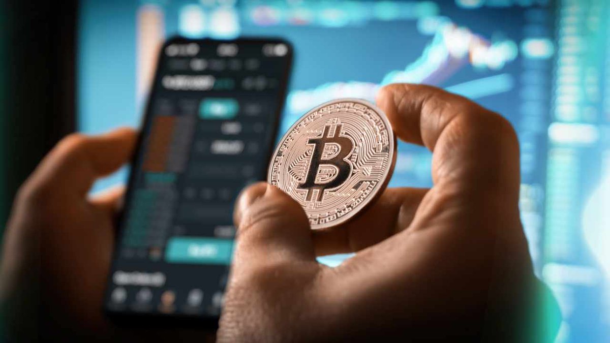 blocksolfi's tweet photo. #Coinberry has reportedly sued its customers who took advantage of its software glitch and obtained #Bitcoin $BTC without paying. 
#Crypto #cryptocurrency https://t.co/pvoxVQ1CgP