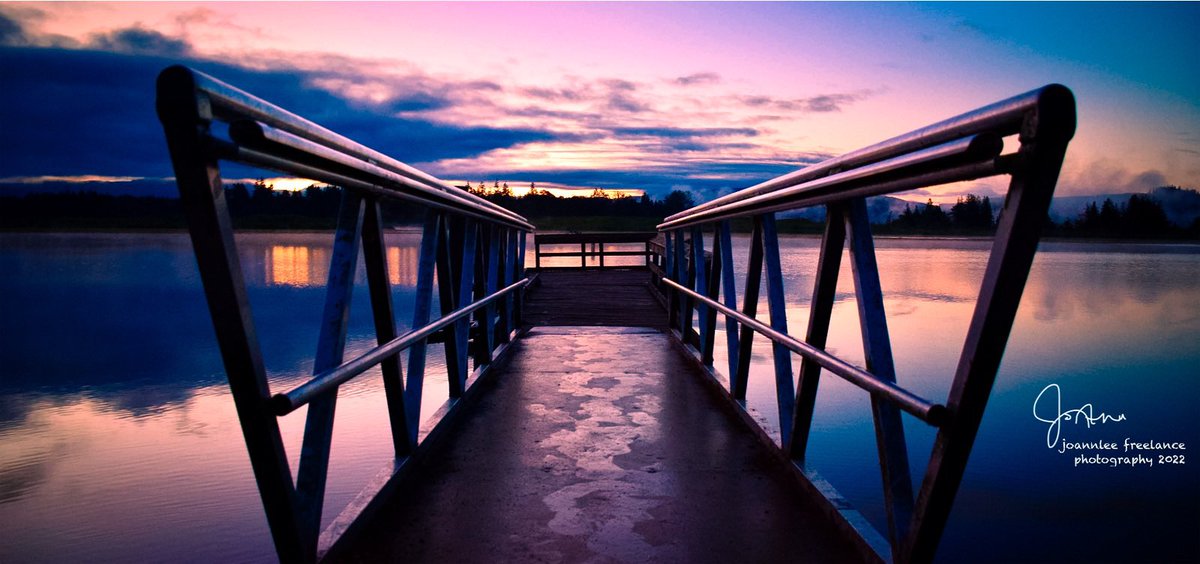 I love early mornings, capturing the sunrise on the lake. #sunrisephotography #sunrise #Naturelover #naturesperfection #PhotoOfTheDay #PhotographyIsArt #ThePhotoHour #PacificaNorthwest #pnw #evergreenstate #photography #photographer #lakelife