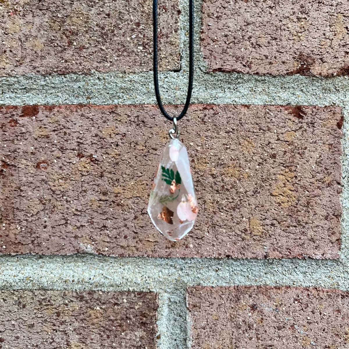 GroovySoulsCS's tweet photo. Jewelry is now available!!! Adult earrings, necklaces, and pendents.  Children’s necklaces, rings, and bracelets. 
.
.
Check out this cute homemade pendant😍😍
MANY MORE TO COME!💚💜
#smallbusiness #homemadejewelry #resinart #resinjewelry #resinart https://t.co/FW6U5Qg8qc