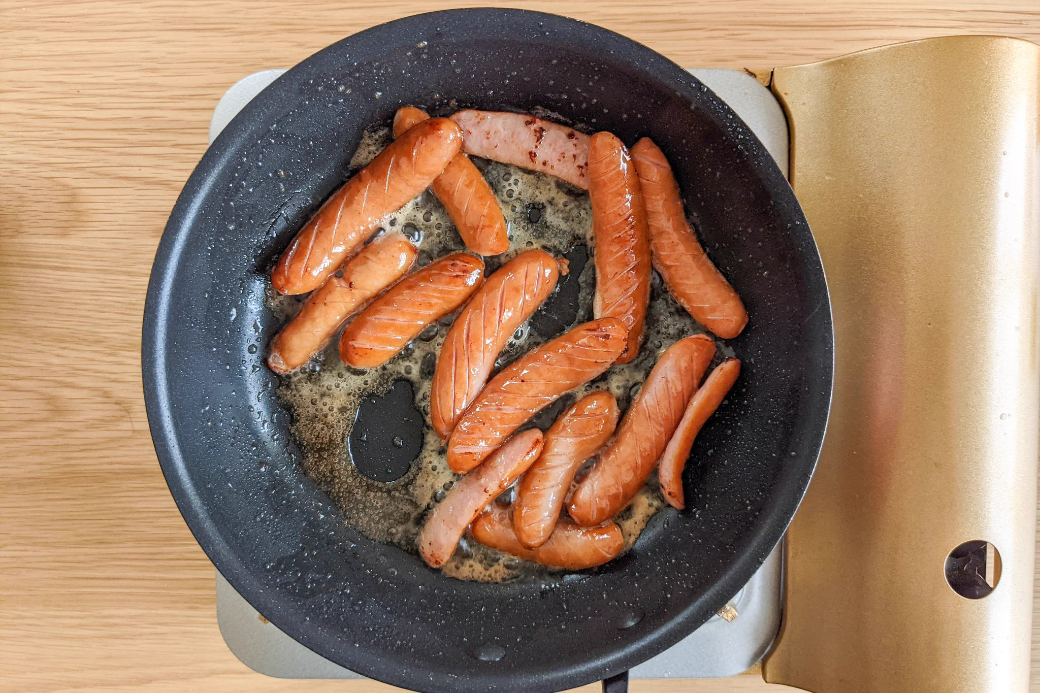 簡単すぎるおつまみ爆誕。レモンガーリックペッパーウインナー。