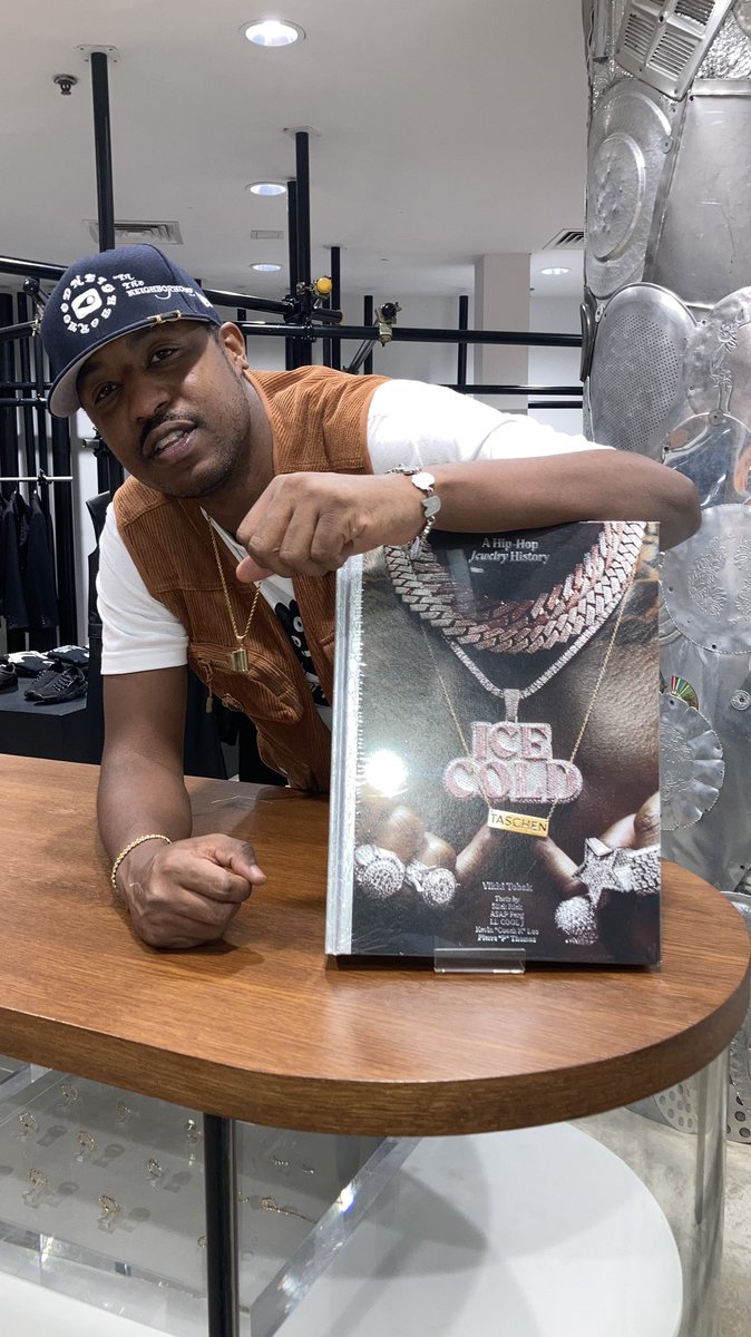CandDPV's tweet photo. BLESSED to BE A PART OF HISTORY! signed P.V https://t.co/5z2OdMrrob
