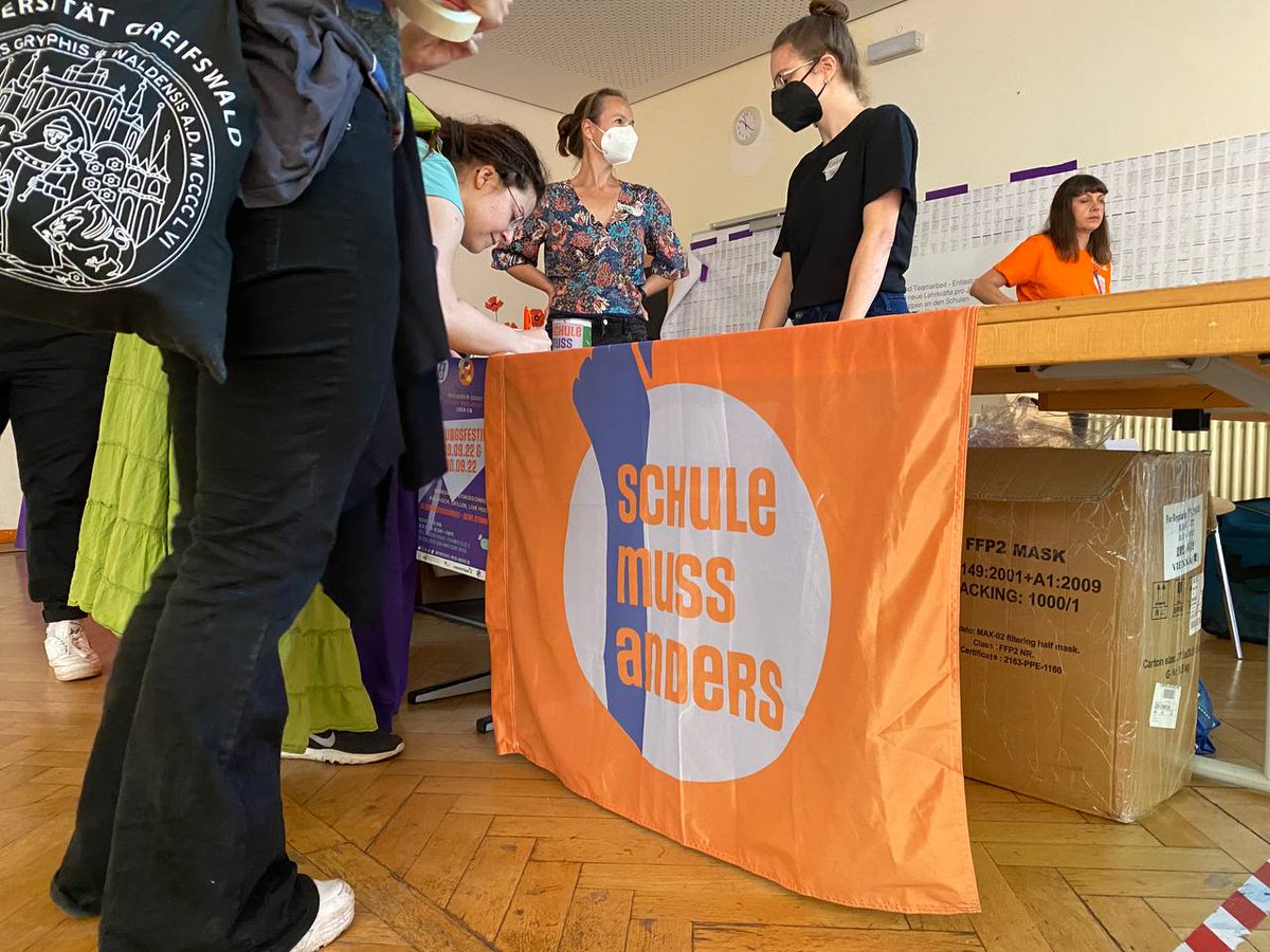 BerlinerBrgerp1's tweet photo. #SchuleMussAnders &amp; Fritz-Karsen-Schule Bildungsfestival Workshoptag startet in diesen Minuten. Gestern schon großartiger Auftakt mit wichtigen Beiträgen und besten Songs von @graffidi @schule_anders #BerlinerBürgerplattformen #Berlin #Bildung #Inklusion https://t.co/QCadiexf3K