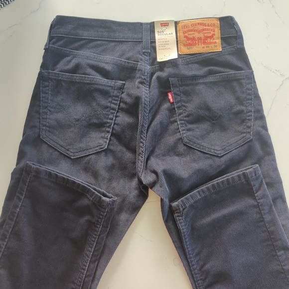 grif51324591's tweet photo. So good I had to share! Check out all the items I'm loving on @Poshmarkapp #poshmark #fashion #style #shopmycloset #bariii #levis #izod: https://t.co/qPP9aKHJk7 https://t.co/3OZnzVXwnJ