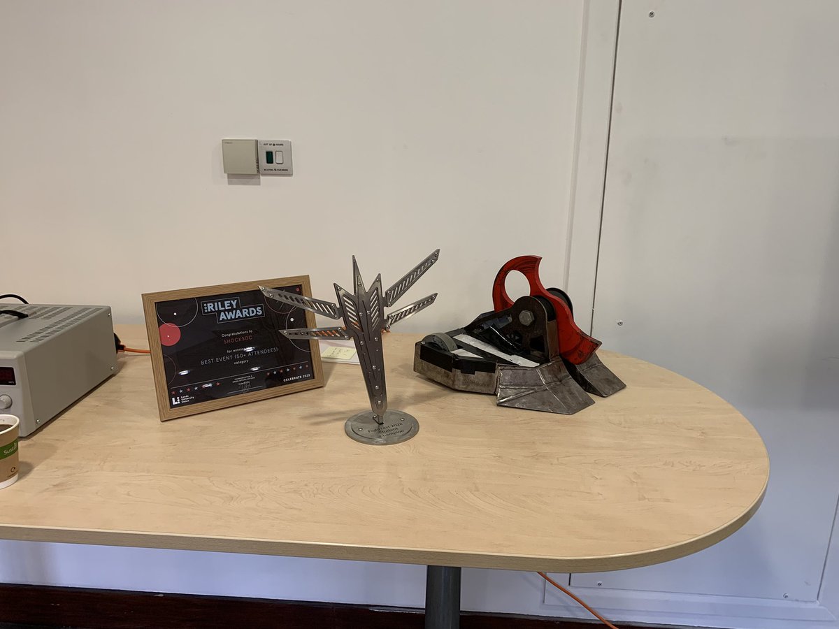 TR2_Robot's tweet photo. We are here at the @UniversityLeeds Open day in Electrical Engineering. Interested in applying? Come and say hello! @LeedsRobotics https://t.co/rpyC7gcK1s