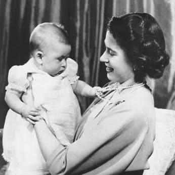 RIP #QueenElizabethII. Queen, stateswoman, matriarch, mother, grandmother & great-grandmother, #VBAC & #breastfeeding trailblazer 🤱 The utmost respect for occupying such a visible position, and still managing to stand up for what she believed in 💪 Your example will live on ❤️