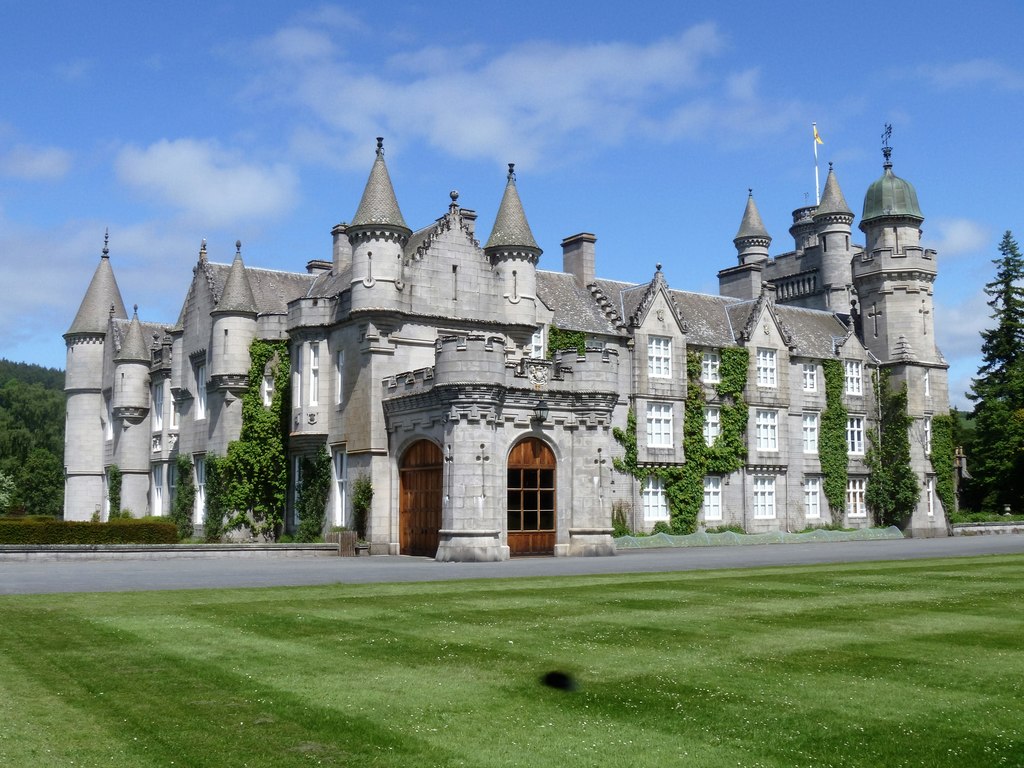 geograph_bi's tweet photo. Picture of the Day from #Aberdeenshire 2016
#Castle #Balmoral #baronial #royalfamily #potd https://t.co/XFauT1K6TB https://t.co/ZI9E9GbwQ9