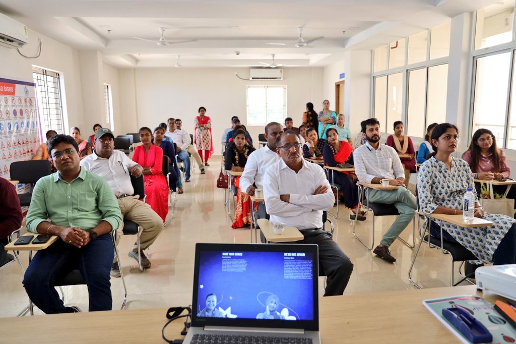 On the 2nd day of their visit, the delegates from Ahmedabad &amp; Mahesana visited CRUT's Bhagabanpur Depot on 9th September, 2022 to interact with the beneficiaries of #MoERide. They also took a joyful ride in Mo E-Ride to get hands on experience of how the transit system functions.