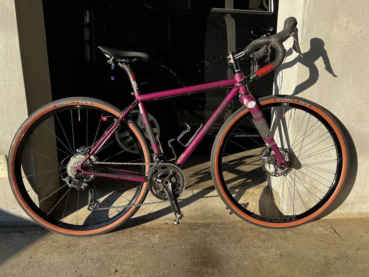 kamabonz's tweet photo. パンクしたのでタイヤ交換
ハッチンソンオーバーライド700x38c
シュワルベのTPUチューブ
#schwalbe #AEROTHAN
#HUTCHNSON #OVERIDE https://t.co/4aBsSohRzW