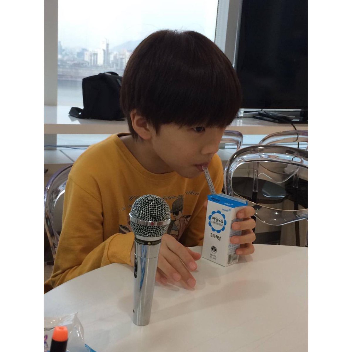 슴트레이닝인스타봐보세요ㅠㅜ

꼬꼬마 드림이들에게 우유를 챙겨주던게 엊그제 같은데, 주경기장 콘서트를 축하하며 샴페인을 줄 수 있다니기 감회가 새롭네🥺
너무너무 수고했고, 축하하고, 앞으로도 건강하게 화이팅 합시다!!👏👏👏
- 트레이닝Unit 누나들❤️‍🔥-