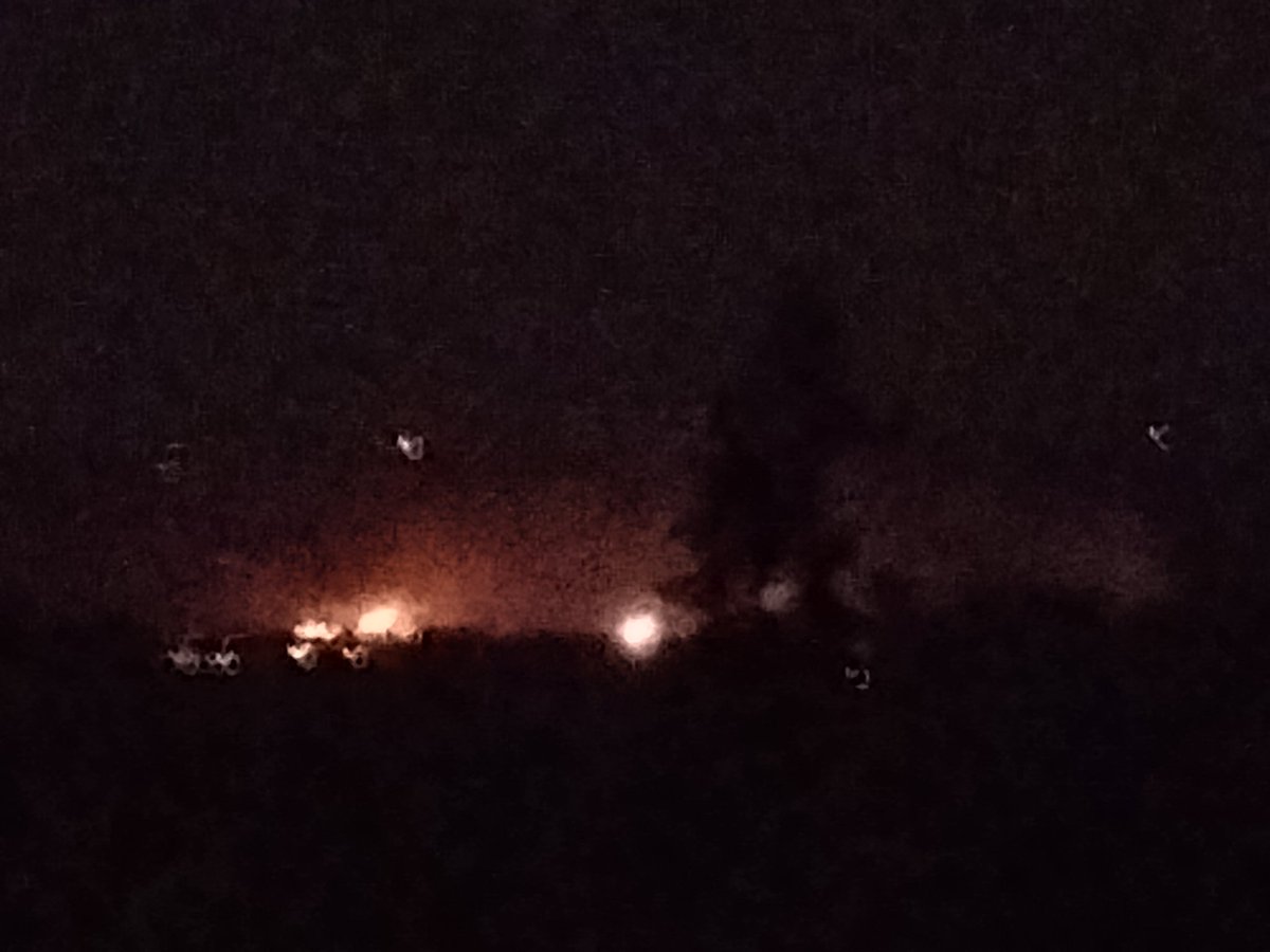 RadRachelLove's tweet photo. There's a fire at Milo McIver State Park  in Estacada. We can see the flames and emergency vehicles from our house in Beavercreek off of Lower Highland and Viola Welch. 😱😱😱
My cell phone photos are horrible because it's so dark. 🔥🔥🔥
@clackamasfire https://t.co/2bNggDWNJ5