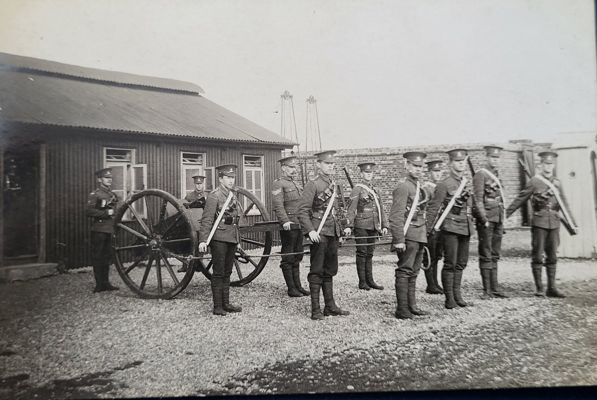 Bristow4Nigel's tweet photo. #maximgun #royalwestkentregiment 
#machinegunsection 
Pre war machine gun section of the royal west kent regiment taken between 1907 and 1911 when the regiment was issued with the new 08 pattern equipment https://t.co/ePvsDNpcOm