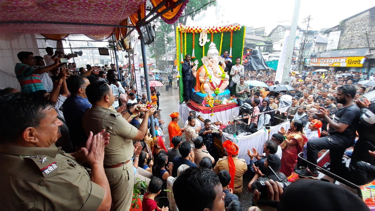 rahuljey22's tweet photo. कोल्हापुरात 26 तासांनी गणेश  विसर्जन मिरवणूकीची सांगता @Info_Kolhapur @KOLHAPUR_POLICE https://t.co/YqI6Hb1rS1