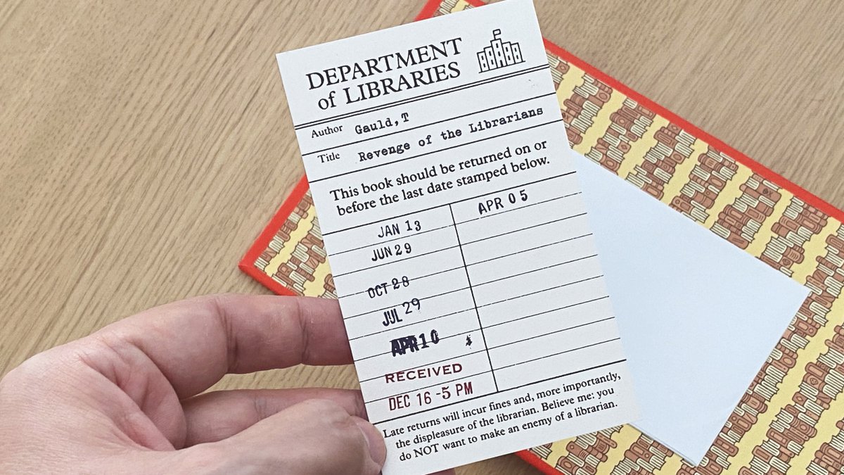 Me encanta este detalle de la edición inglesa de #RevengeOfTheLibrarians, el nuevo libro de <a href="/tomgauld/">Tom Gauld</a>.