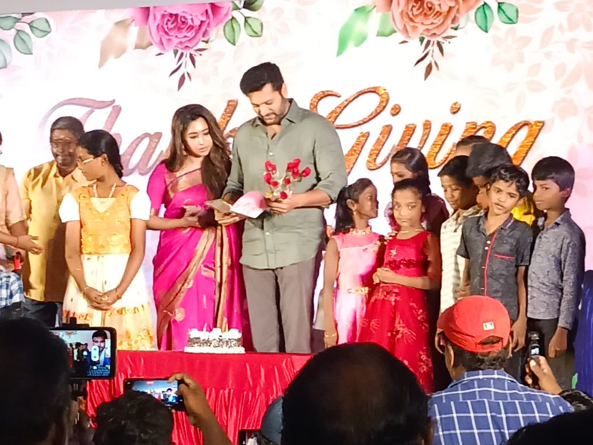 PadamCinema's tweet photo. Actor @actor_jayamravi Celebrated his birthday with kids !! 
#HBDJayamRavi #HappyBirthdayJayamRavi #JayamRavi https://t.co/COhi2bdtOa