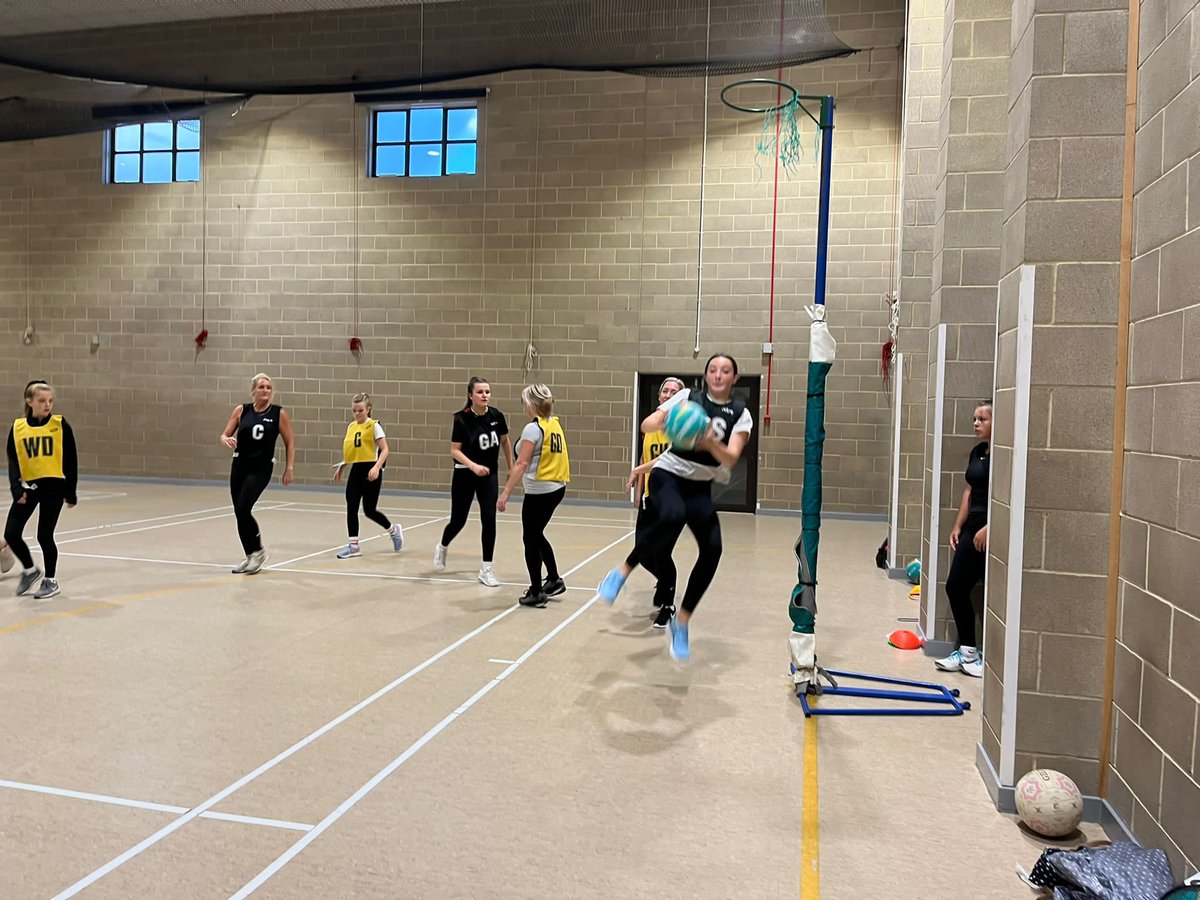 NetballKidwelly's tweet photo. Nice to get back to training this week after the summer off.

Nice to see new faces as well as returning faces.

If you or know someone who’s interested in joining then please drop is a message.

#newplayers 
#welcomingclub https://t.co/Ynd1V0KYiS