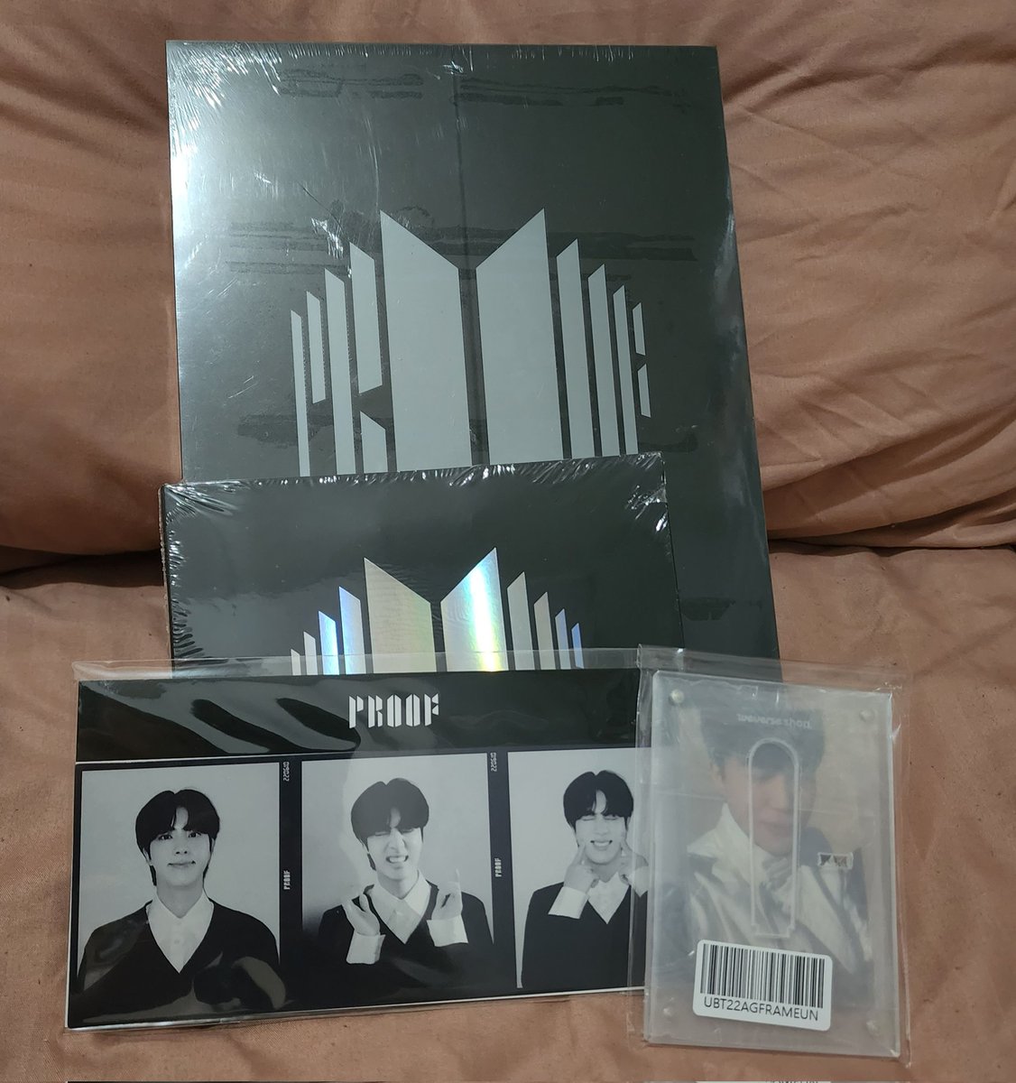 bsidemarket's tweet photo. BTS PROOF ALBUM SET
Inclusions:
Standard Ver, Compact Ver + Poster
➞ PHP 3850 + lsf
➞ onhand; sealed; with weverse POB 

[jimin acrylic + jin film]

➞ dop 3 days; prio if PAYO
➞ comment mine/ dm to order

pls help rt 🤍
🏷 wts lfb ph  
#bside_onhand #bts_onhand https://t.co/cnC6mCrTgL