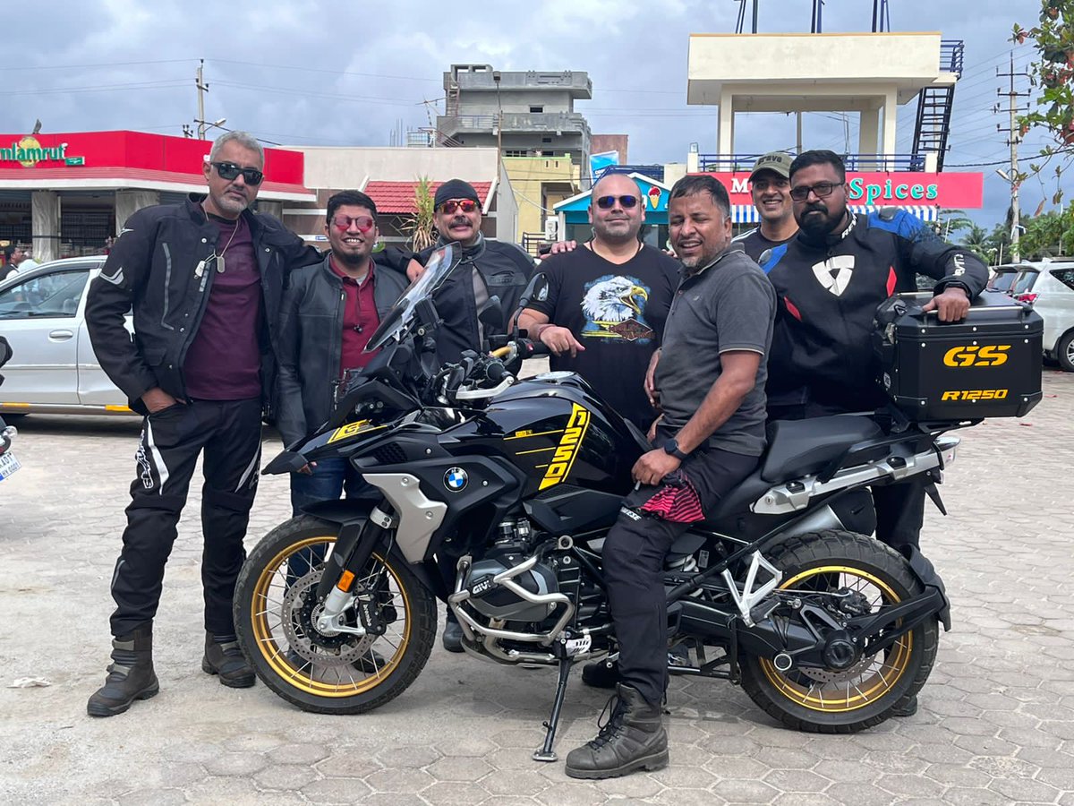 MoT_Bikers's tweet photo. Today's breakfast ride to Mayura. Addition of new GS 1250 to the heard. Congratulations to @ShalinShukla1 #BMW @BMWMotorrad https://t.co/GkYxwDi1Jp