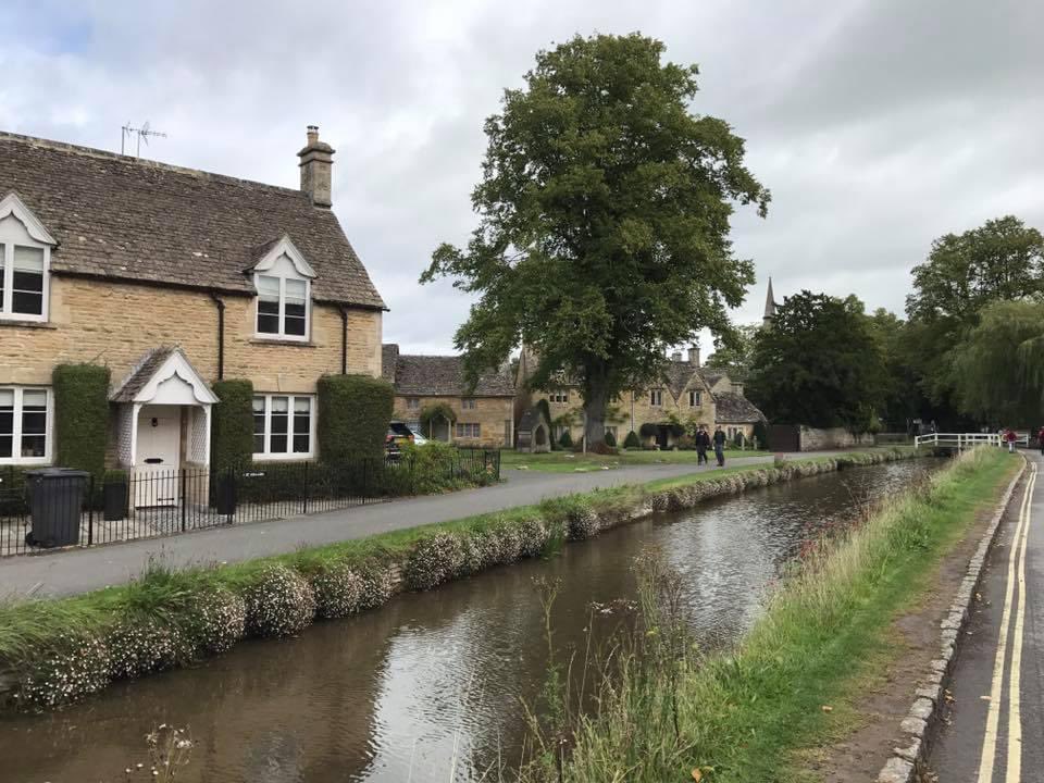 5 years ago: 29-mile walk around the Cotswolds for <a href="/eveappeal/">The Eve Appeal</a> with <a href="/athenalamnisos1/">Athena Lamnisos</a> and <a href="/JoGoulden/">Jo Goulden</a>😀1 year after Jo’s surgery for womb cancer👊

#TrekToRemember #GynaeCancerAwarenessMonth