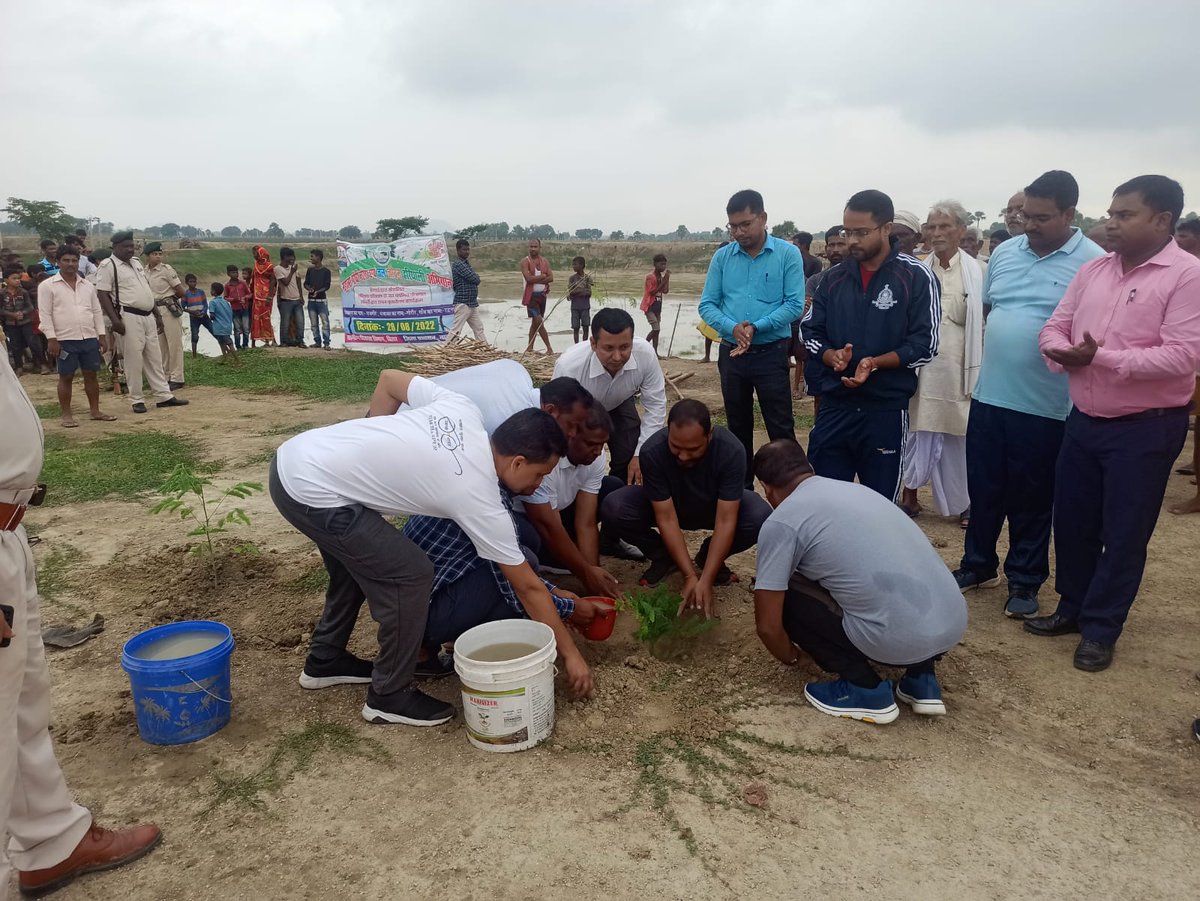 BipardP's tweet photo. Plantation activities at Goraur (Rajgir) Panchayat by trainee Panchayat Sachiv ... #BIPARD @crpf_rtc5 #rajgir  
#Patna #BiharNews #bihar #bihartourism #plantatree #gaya #Training https://t.co/xZo5811hOJ