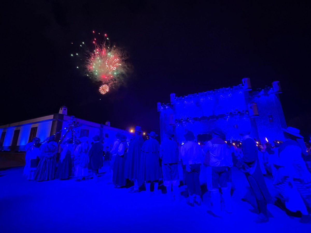 earriagaalvarez's tweet photo. La #Librea vuelve tras cuatro años de espera y hemos aprovechado la oportunidad para asistir a esta fiesta, considerada Bien de Interés Cultural y celebrar junto a los vecinos de Tegueste el gran día de las Fiestas de Los Remedios.
#FiestasTegueste @ayto_tegueste https://t.co/BfJQlwNNpK