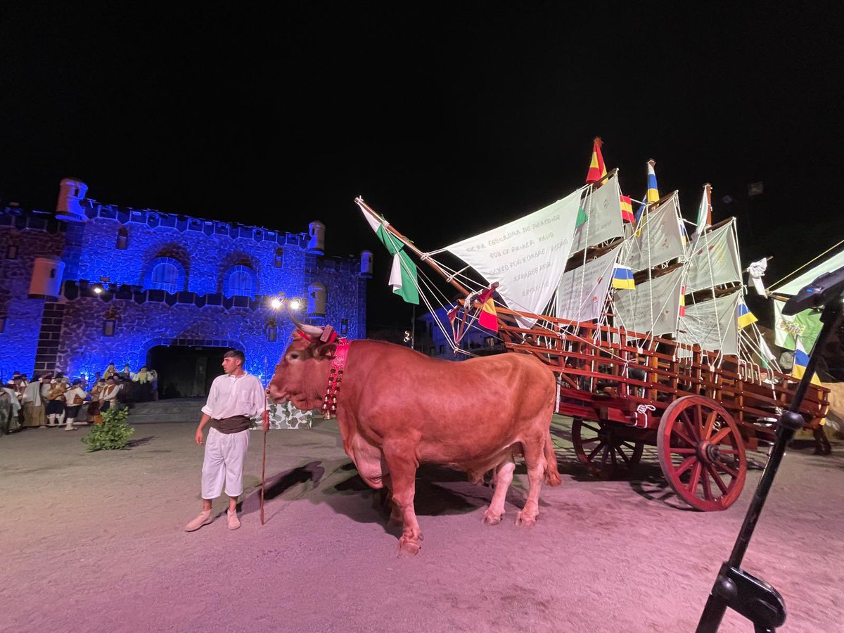 earriagaalvarez's tweet photo. La #Librea vuelve tras cuatro años de espera y hemos aprovechado la oportunidad para asistir a esta fiesta, considerada Bien de Interés Cultural y celebrar junto a los vecinos de Tegueste el gran día de las Fiestas de Los Remedios.
#FiestasTegueste @ayto_tegueste https://t.co/BfJQlwNNpK