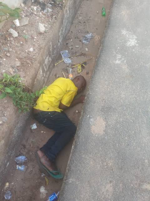 yorrumedia's tweet photo. Ladies please, Wear Bra when fetching Water in the Morning.
Today I Enter Gutter Again
😭😭😭

#BBNajia #AsuuStrikeUpdate #sex https://t.co/Q8GIeGdUjZ