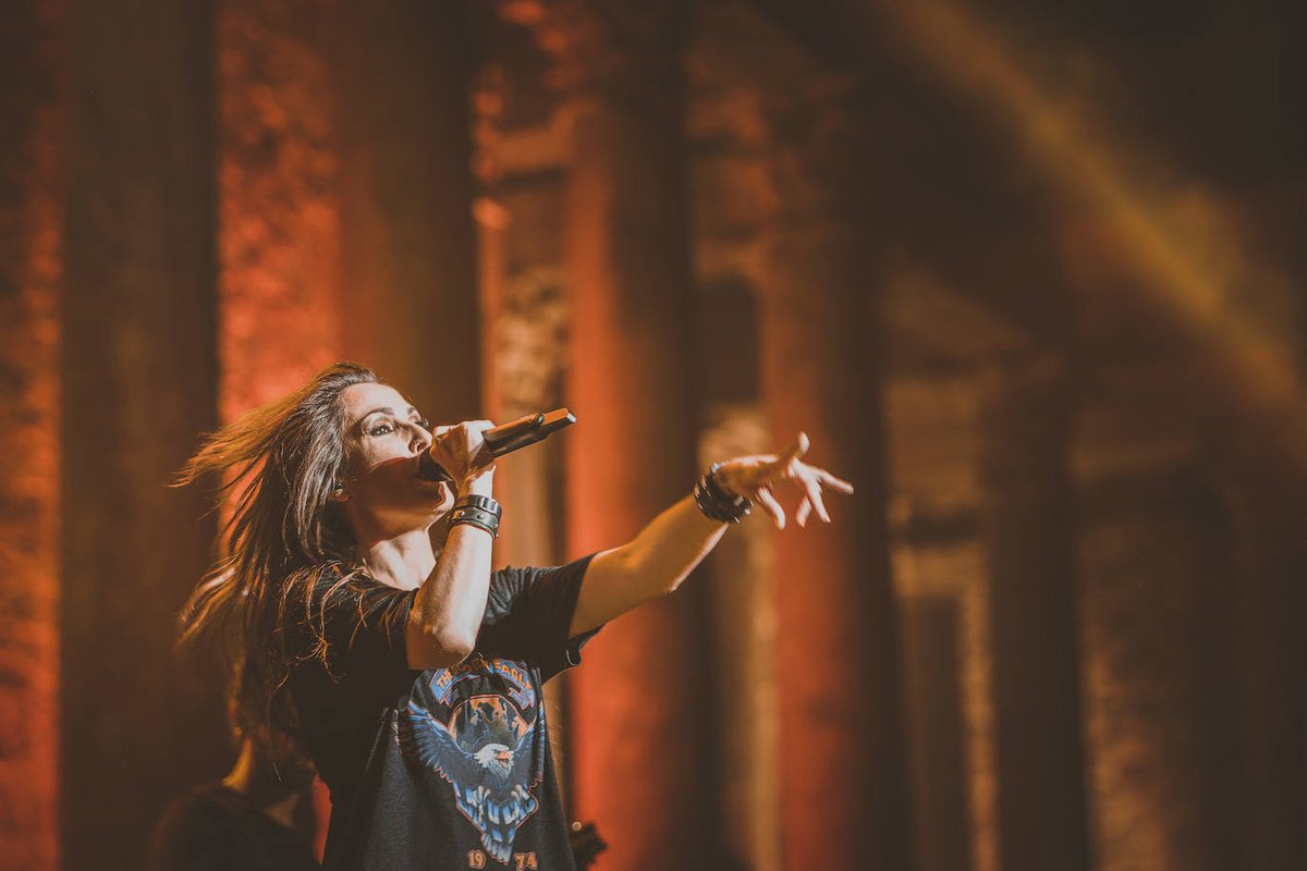 Demet_OZ_'s tweet photo. 📸 Las mejores imágenes del concierto de @_MaluOficial_ en el Teatro Romano de Mérida (3)

https://t.co/sdKjrdlEdH https://t.co/7cWfU0MMbl