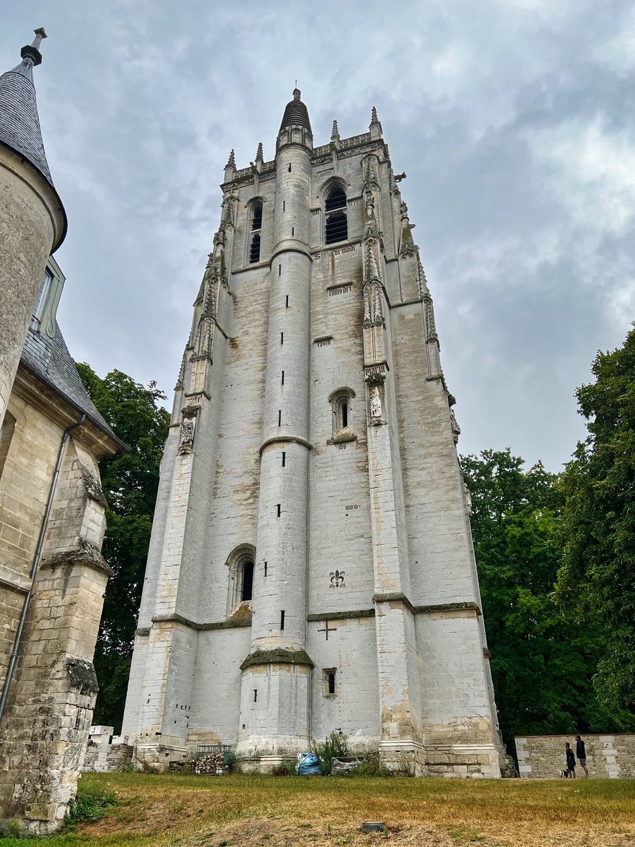 movingtheway's tweet photo. On our way we had a stop at a beautiful small village Le Bec-Hellouin.
.
Here there is a really nice preserved old village core and a big Abbey.
Would recommend a visit! Also with a big parking spot for Campervans.
.
.
#lebechellouin #vanlife #vanlifeeurope #vanlifejournal https://t.co/8iKJXEsUNR